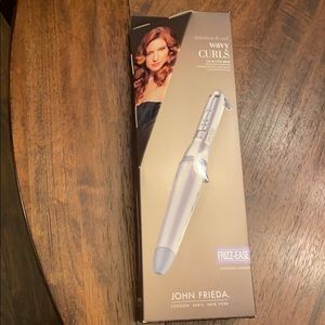 John Frieda wavy curl wand